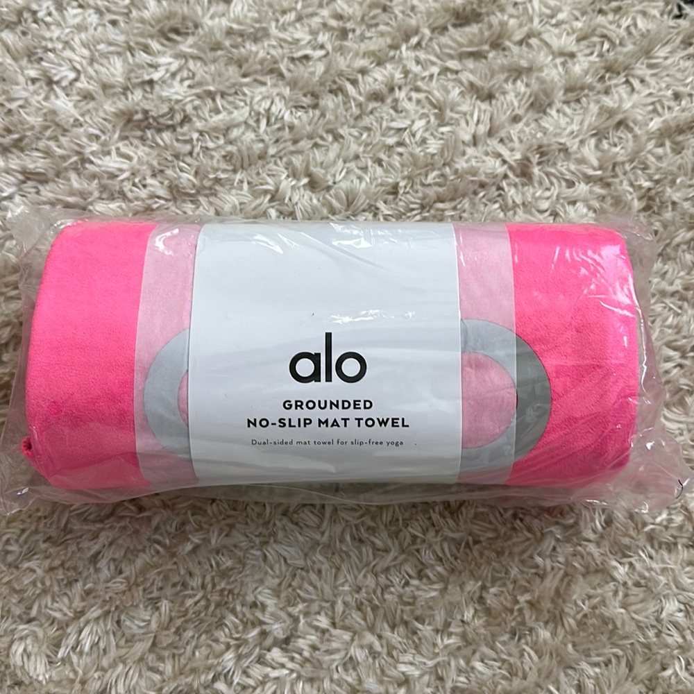 alo grounded no-slip mat towel hot pink